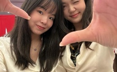 在逃生游戏里挨C